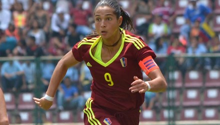 la futbolista venezolana sub 17 deyna castellanos en un encuentro con el combinado vinotinto federacionvenezolanadefutbol