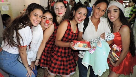 Mas regalos mas sonrisas en el marco de la navidad