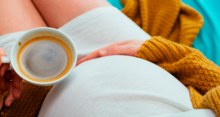 cafeina embarazada sobrepeso hijos