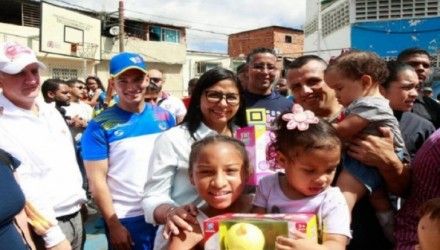 gobierno realiza entrega de juguetes en varias zonas del pais 13870