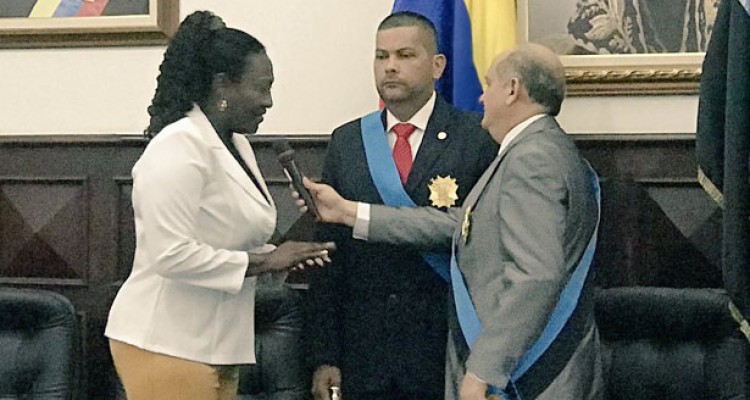 Angela Fernández toma juramento como presidenta del CLEZ