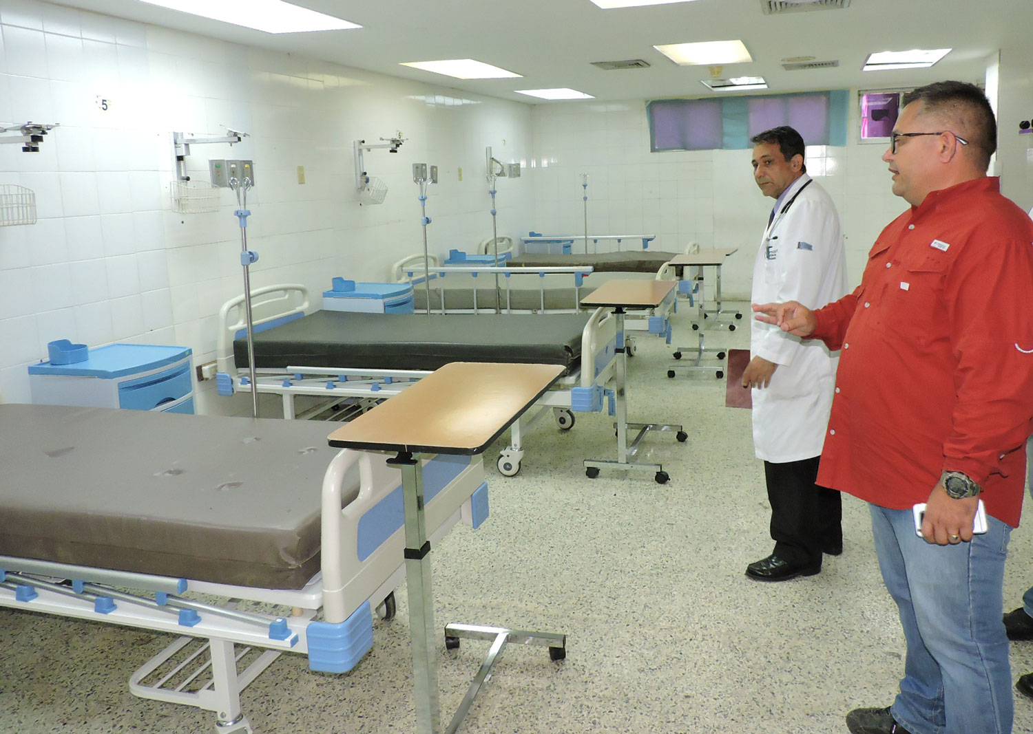 Dr. Mervin Urbina: “Buscamos que el SAHUM funcione como debe ser” 4 Con 8 camas operativas se reactivó la Sala de Observación de la Emergencia de Adultos