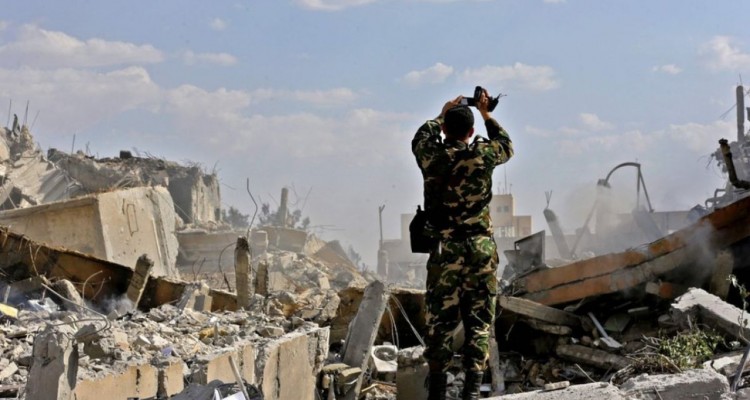 DOBLE LLAVE Ataque aéreo de la coalición en Siria dejó al menos 43 muertos 1
