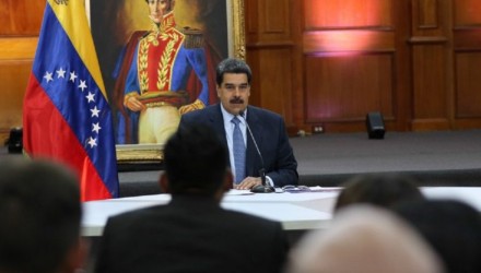 nicolas maduro... miraflores 800x445