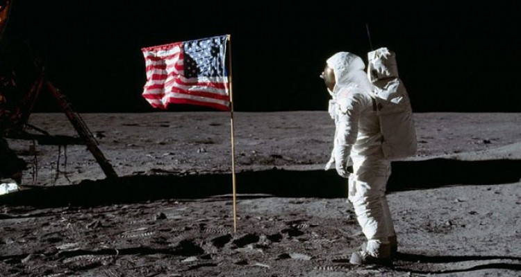 primer hombre en la luna
