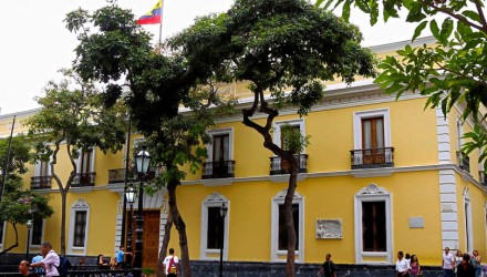 Casa Amarilla 1200