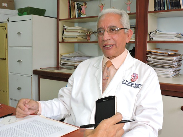 Dr. Francisco Socorro, Jefe del Servicio de Pediatría del SAHUM comenta el seguimiento de las siamesas Pertuz