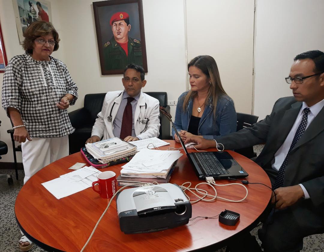 Miembros del Equipo de trabajo de la Unidad de Gestión Hospitalaria con el Dr Mervin Urbina