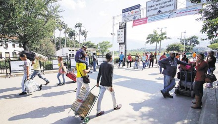 People walk along the Simon Bolivar Interna 44564463