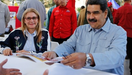 maduro firma rechazo injerencia plaza bolivar20