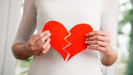 mujer corazon roto