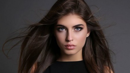 cabello brillante y sedoso