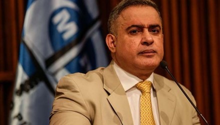 fiscal general de Venezuela Tarek Saab mientras comparece en rueda de prensa en Caracas