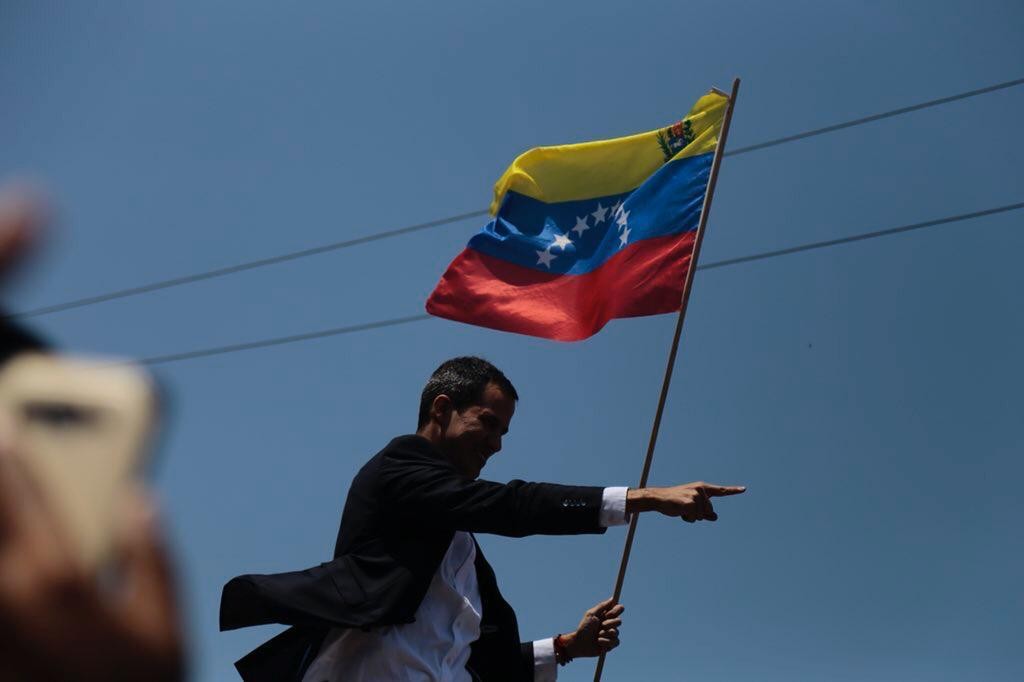Caravana de Juan Guaidó tuvo que detenerse para saludar a seguidores (+FOTOS) 2 parada-de-guaidó