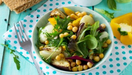 deliciosa ensalada de garbanzos y berenjenas 576x384