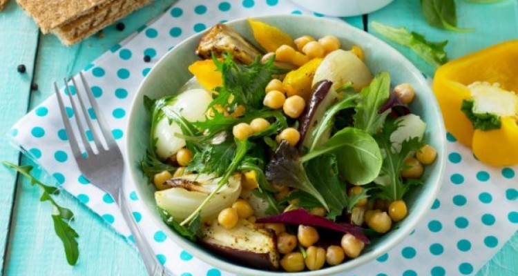 Prepara esta deliciosa ensalada de garbanzos y berenjenas 1 deliciosa ensalada de garbanzos y berenjenas 576x384