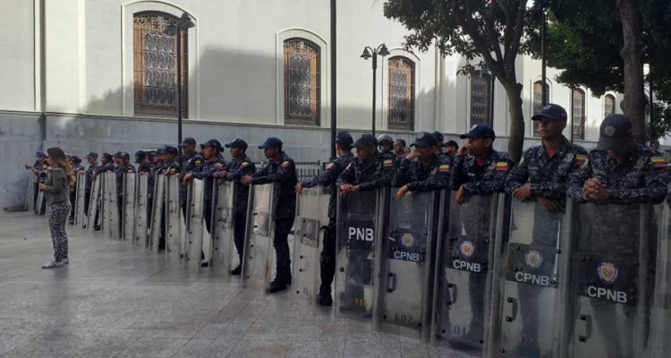 militares bloquean el acceso al palacio federal legislativo 23699