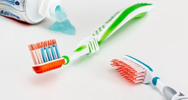 toothbrush 3191097 340