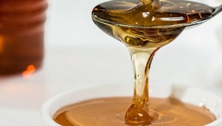 close up honey pouring 33260 x1x crop1562462996029.jpg 1665265406