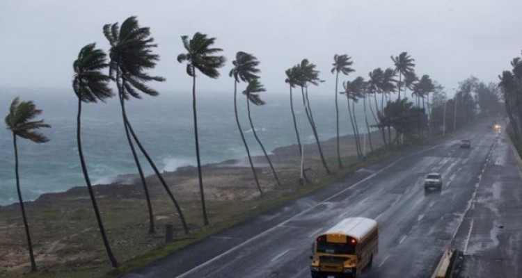 Tormenta costas playas huracanes vientos fuertes 700x352