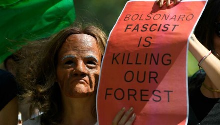 activista enmascarada participa protesta Barcelona LPRIMA20190823 0007 27
