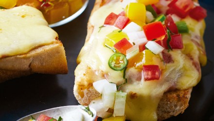 molletes de pico de gallo con mango
