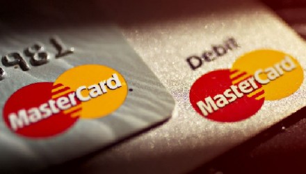 Mastercard sale de dos bancos
