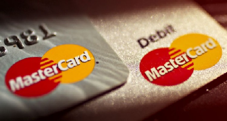 Mastercard sale de dos bancos