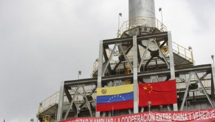 Planta de mezcla asfáltica en Venezuela. Archivo