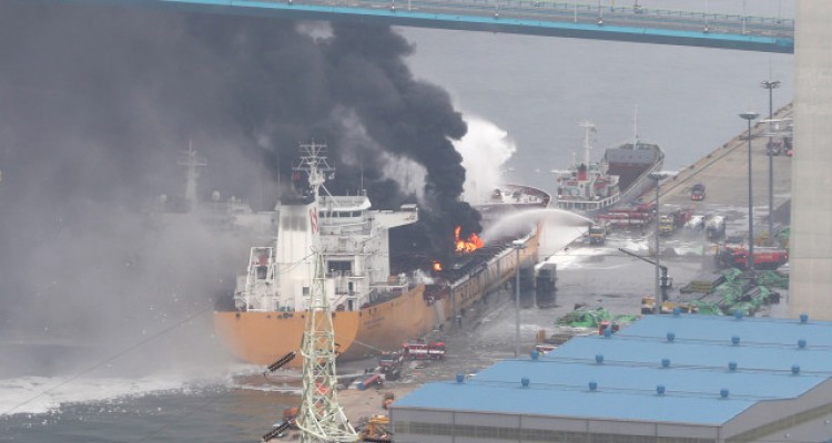 al menos 18 heridos tras incendio de un buque petrolero en corea del sur 28fotos 29