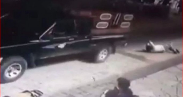 México: Amarran a alcalde a una camioneta y lo arrastran por "no cumplir promesas de campaña" (+VIDEO) 1 alacalde