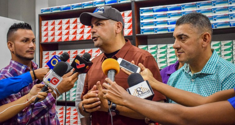 Omar Prieto y Dirwings Arrieta realizaron entrega número 98 de medicamentos y bolsas de alimentos en Bansur 1 DSC 0082 11 1