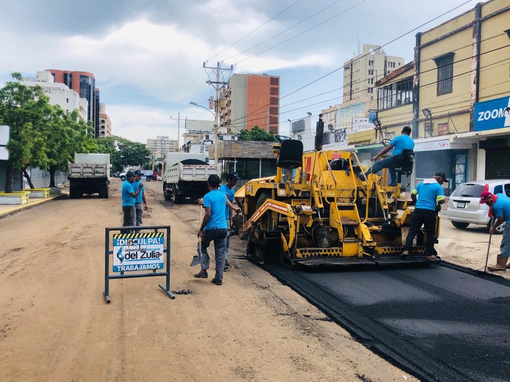 Gobernación del Zulia colocó más 2 mil toneladas de asfalto en Cecilio Acosta y la avenida 3Y de Maracaibo 2 IMG-20191021-WA0093