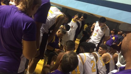 El quinteto púrpura ganó con pizarra de 64-56