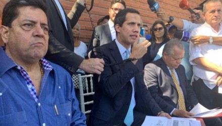 Juan Guaido Sesión especial asamblea nacional 696x475