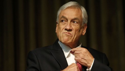 Sebastián Piñera firma proyecto de ley que fija un ingreso mínimo