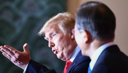 Donald Trump y Moon Jae in 1