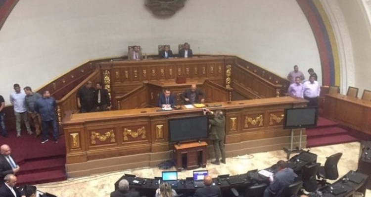 Luis Parra comenzó sesión en la AN sin presencia de la mayoría opositora 1 ENrxUYbXUAIfg0N 696x522