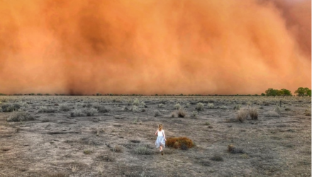 niña en el desierto