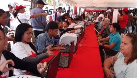 continua jornada de carnetizacion del psuv en plaza bolivar de caracas