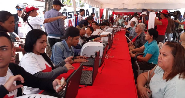 continua jornada de carnetizacion del psuv en plaza bolivar de caracas