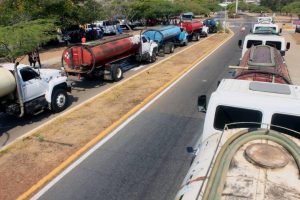 Alcaldía de Maracaibo distribuye más de 900 mil litros de agua potable