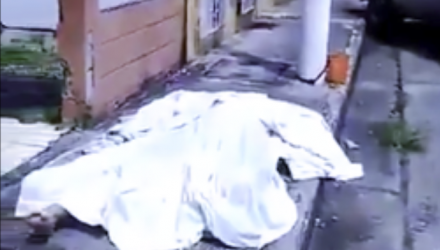 Desgarradoras imágenes en Ecuador de cadáveres en la calle víctimas de coronavirus