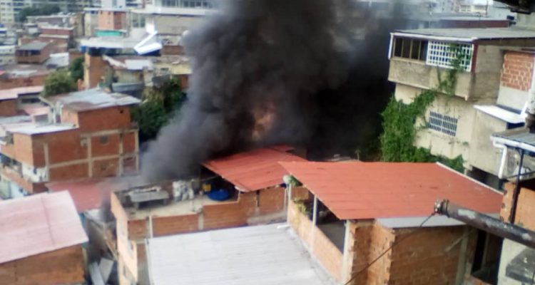 Explosion de bombona consume vivienda en Chapellín (+ fotos y video) 1 fire chape