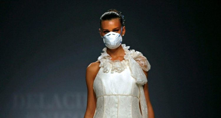 El coronavirus protagoniza la tapa de la revista de moda más famosa del mundo