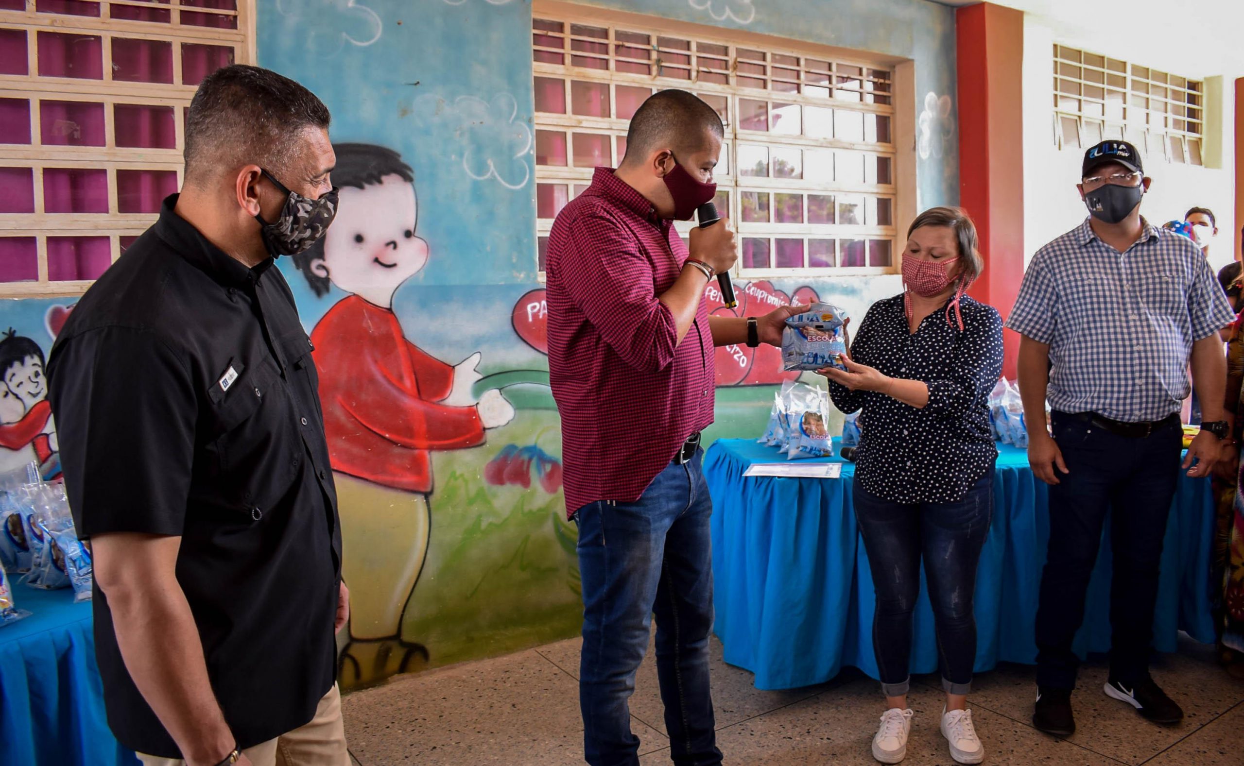 Más de 40 mil niños se beneficiarán del programa Vaso de Leche Escolar en San Francisco 2 alcalde y gobernador scaled