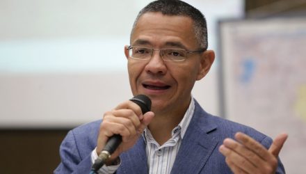 insolito ernesto villegas justifica cese de operaciones de directv