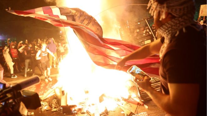 Incendios y protestas cerca de la Casa Blanca y Trump corre a un búnker 2 112575233 hi061722864
