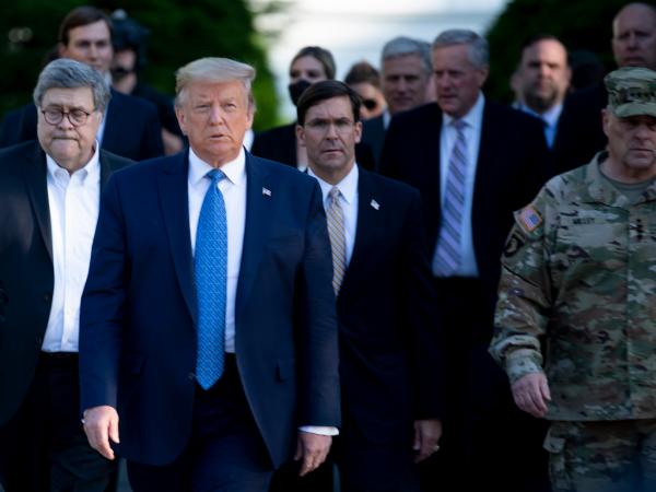 General se disculpa por acompañar a Trump a tomarse foto en iglesia 2 5ee259ed7a1e1