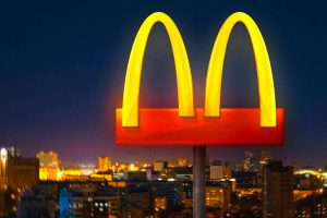 McDonalds separó sus arcos
